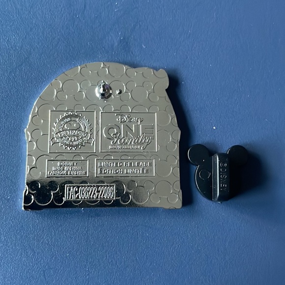 Peter Pan Disney One Family Pin: Wendy, Michael, And Nana, Best - Picture 2 of 2